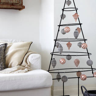 Decorate Your Christmas Tree in a Modern Way