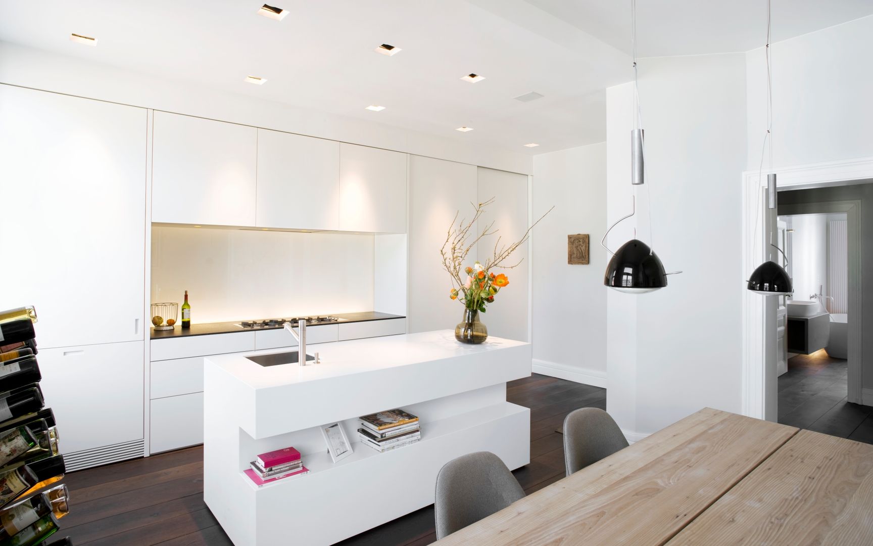 Küche Schmidt Holzinger Innenarchitekten Modern Kitchen Tabelle,Innenarchitektur,Holz,Grau,Haus,Wohnzimmer,Pflanze,Bodenbelag,Zimmerpflanze,Decke