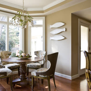 How do I choose chairs to go with my dining table?