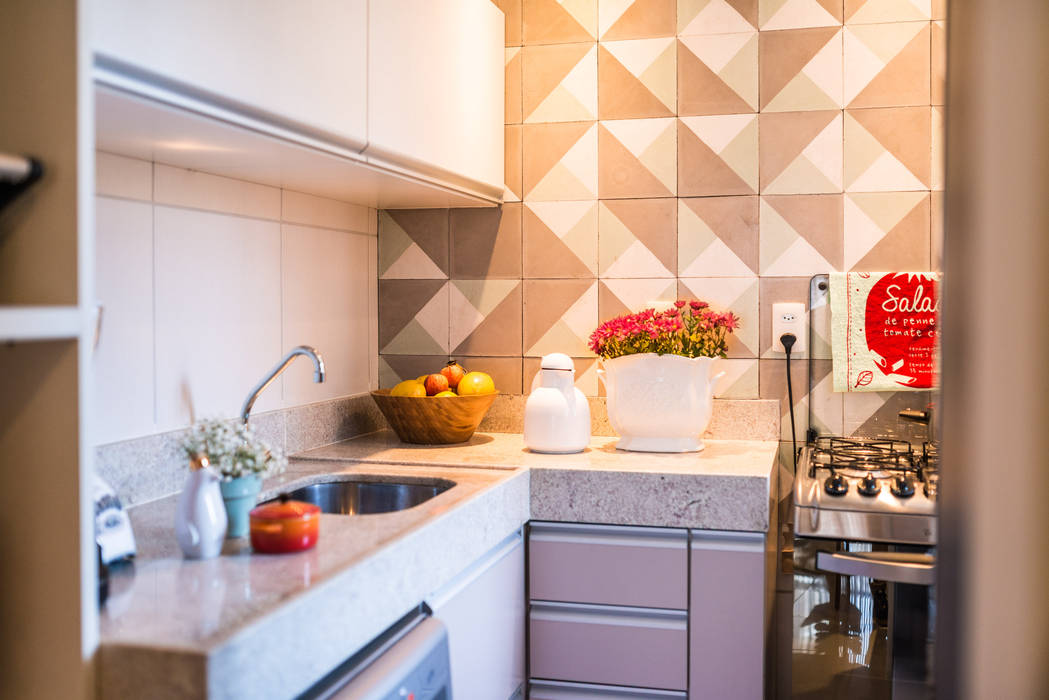 Ed. Colibri, Bloom Arquitetura e Design Bloom Arquitetura e Design Modern Kitchen Armários,Pia da cozinha,Propriedade,Bancada,Afundar,Design de interiores,Cozinha,Laranja,Prédio,Fogão de cozinha