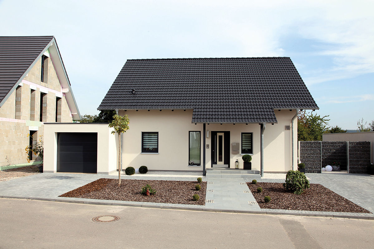 VIO 302 - Eingangsbereich homify Prefabricated home Einfamilienhaus,Fertighaus,Eingang,fertighausbau,holzbauweise,fertighäuser