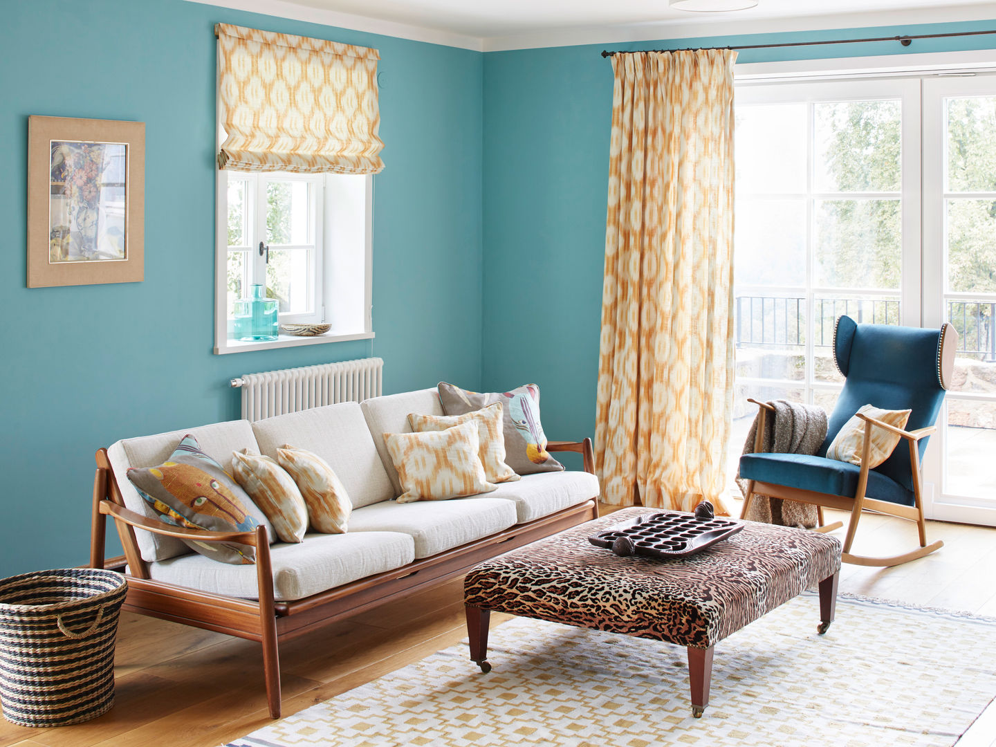 Farbenfrohes Ferienhaus Wohnraum CASANIER Commercial spaces Hotels